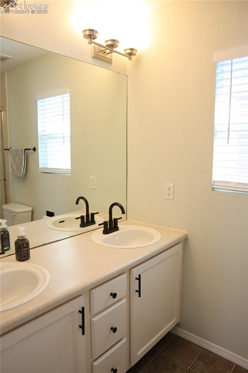 Image 17 of 34: Upstairs full bath.