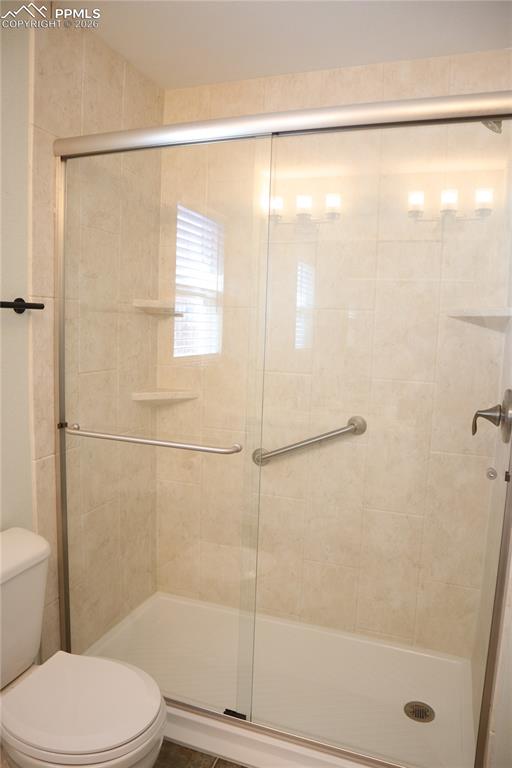 Image 19 of 28: Bathroom