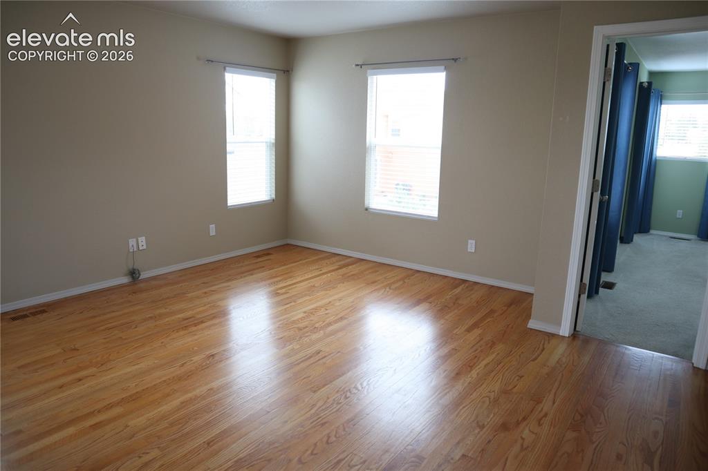 Image 20 of 34: Large Upstairs Family Room.
