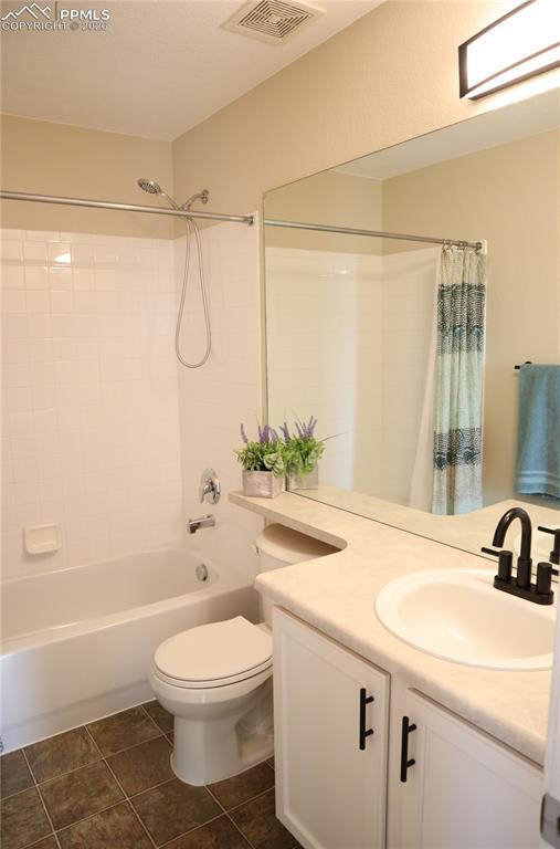 Image 21 of 28: Bathroom