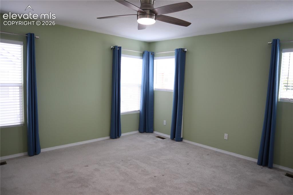Image 22 of 34: Large Main Bedroom with Walkin Closet.