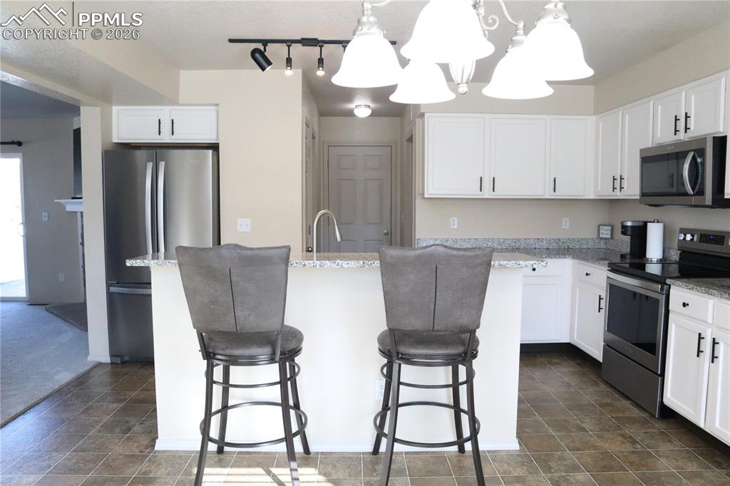 Image 8 of 28: Kitchen