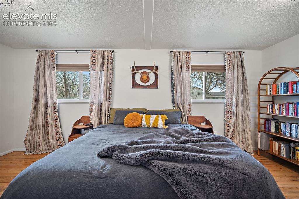 Image 18 of 49: Bedroom