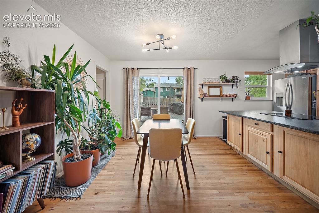 Image 9 of 49: Dining Area