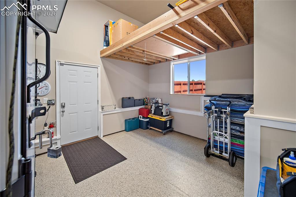 Image 35 of 49: Perfect space for your workshop with window.