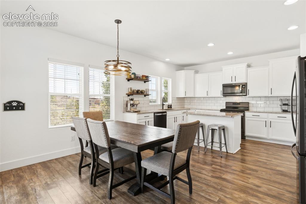 Image 11 of 41: Dining Area