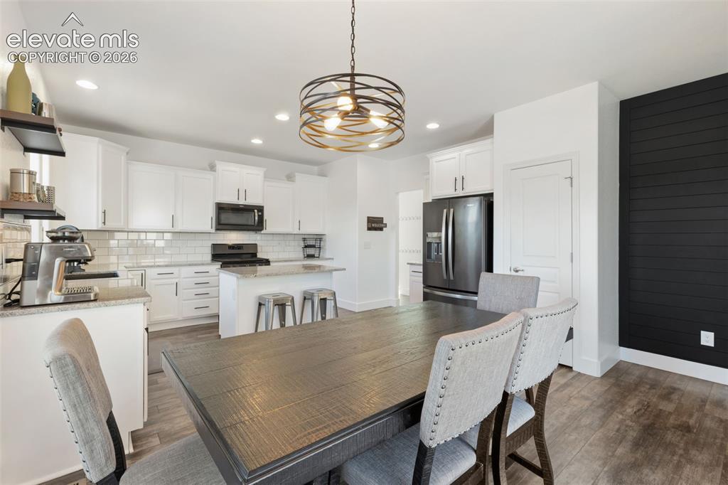 Image 12 of 41: Dining Area