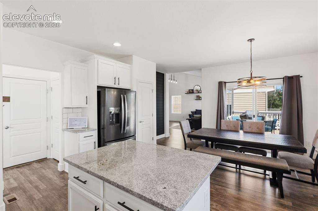 Image 18 of 41: Kitchen
