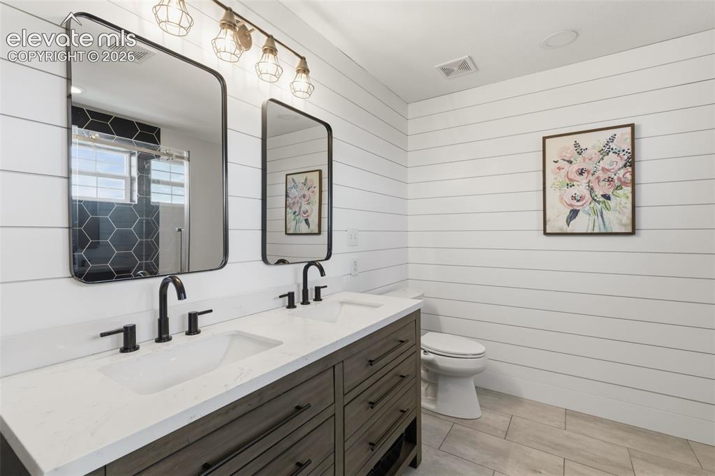 Image 23 of 41: Master Bathroom