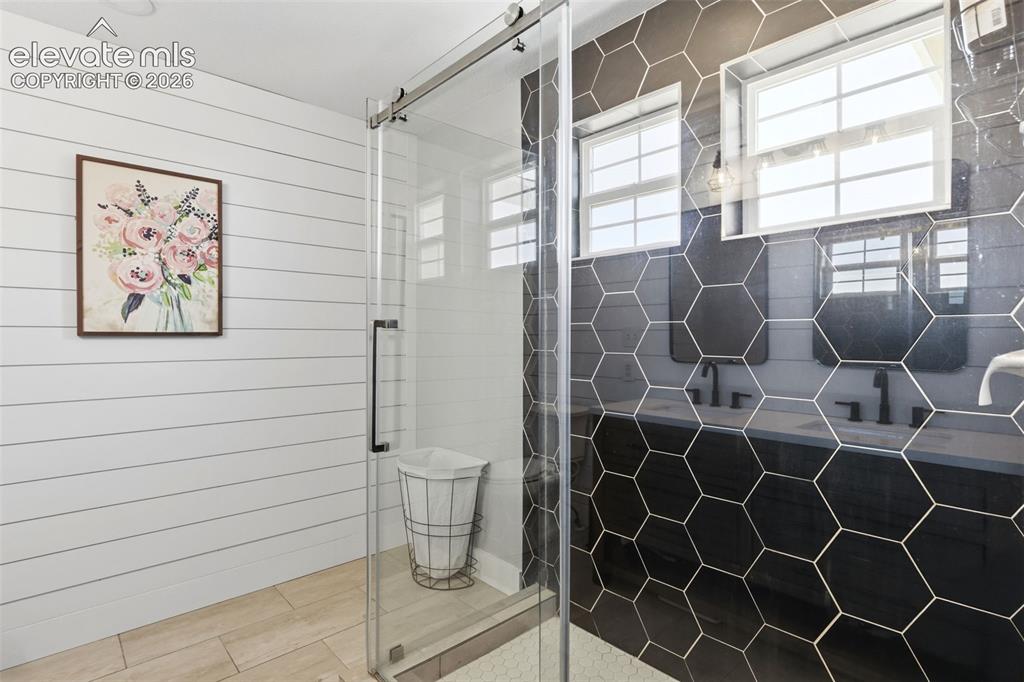 Image 24 of 41: Master Bathroom