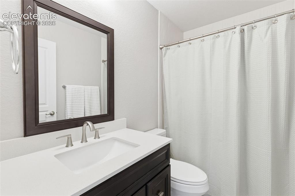 Image 28 of 41: Upper level full bath