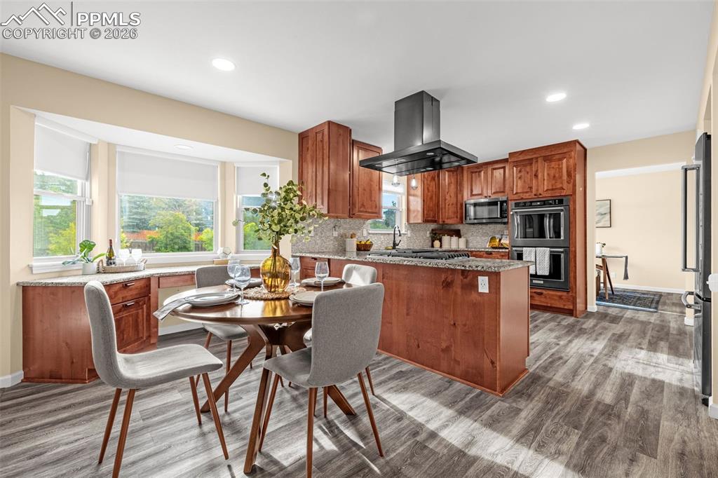 Image 11 of 50: Kitchen