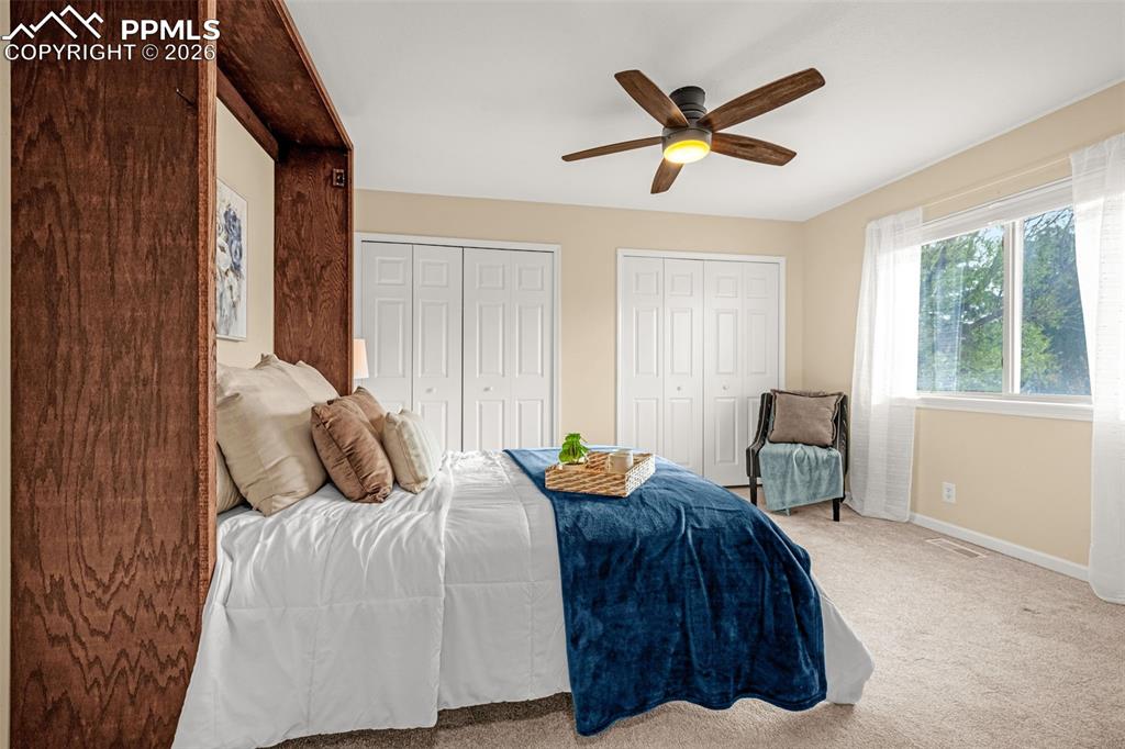 Image 16 of 50: Bedroom