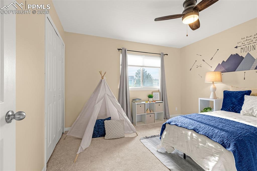 Image 19 of 50: Bedroom
