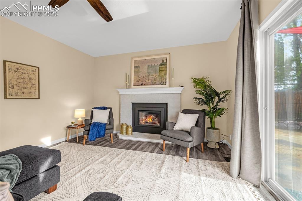 Image 9 of 50: Sitting Room