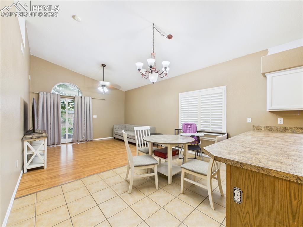 Image 11 of 31: Dining Area