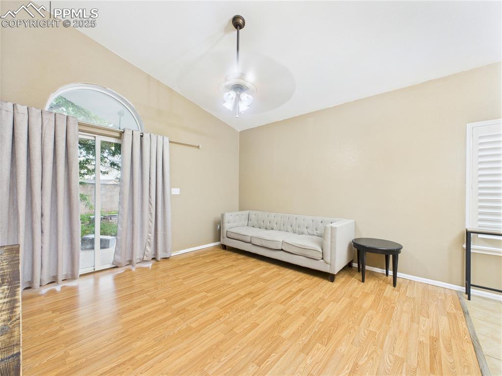 Image 13 of 31: Sitting Room