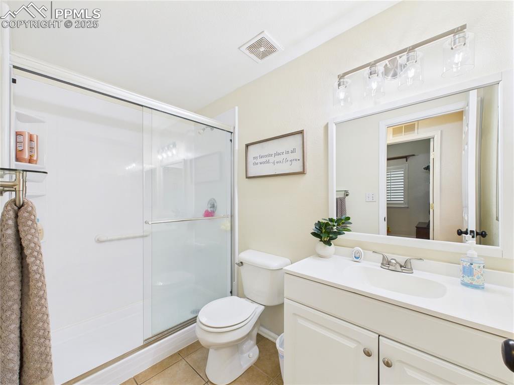 Image 24 of 31: Bathroom