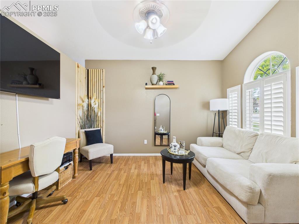 Image 6 of 31: Living Room