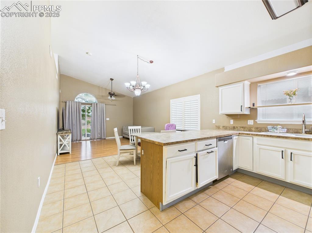 Image 8 of 31: Kitchen