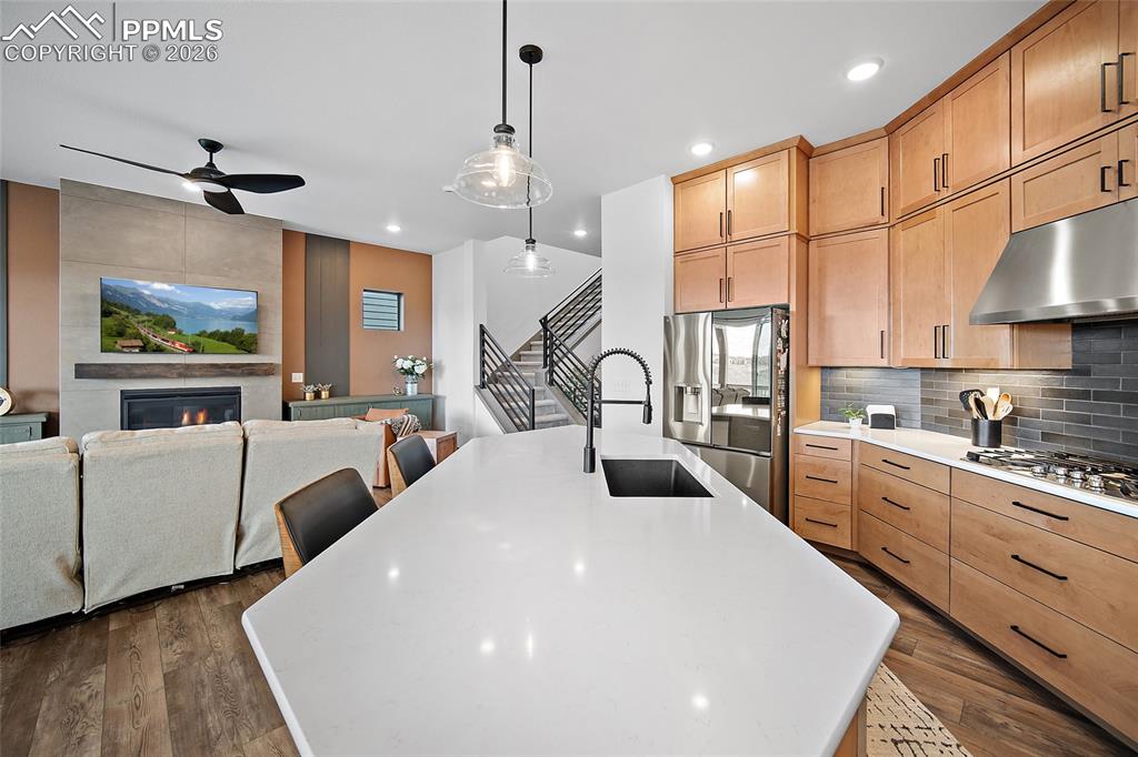 Image 10 of 35: Kitchen