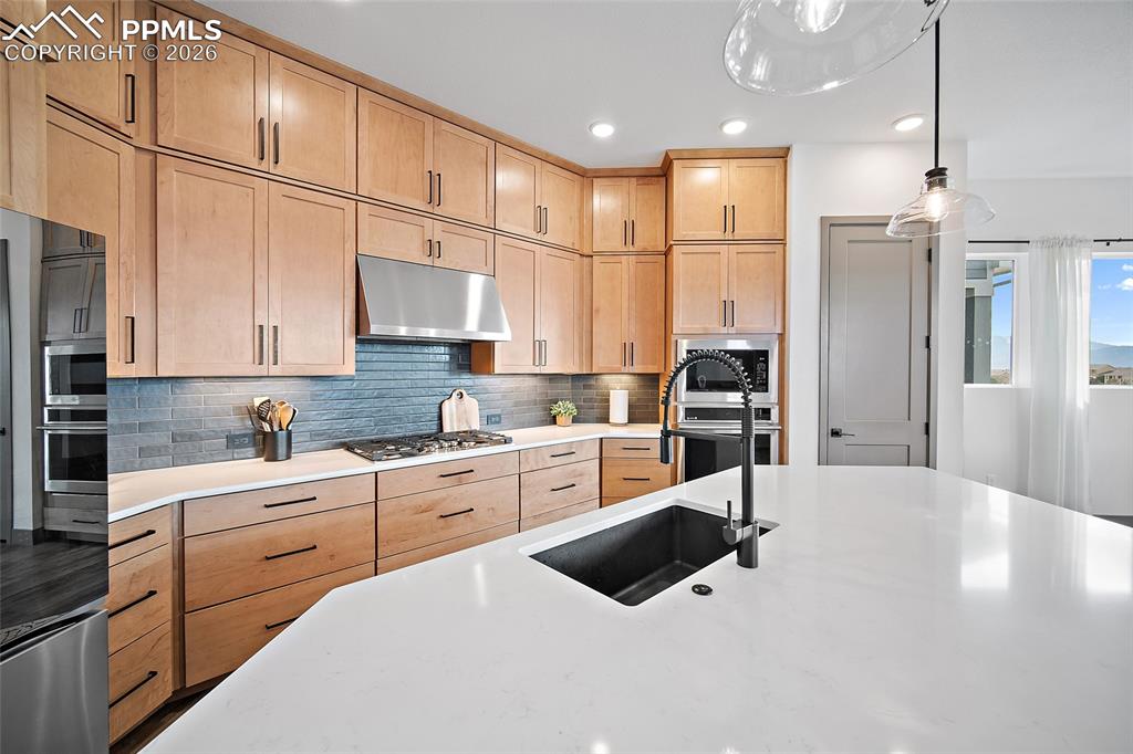 Image 11 of 35: Kitchen