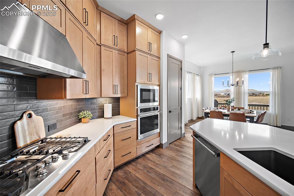 Image 12 of 35: Kitchen