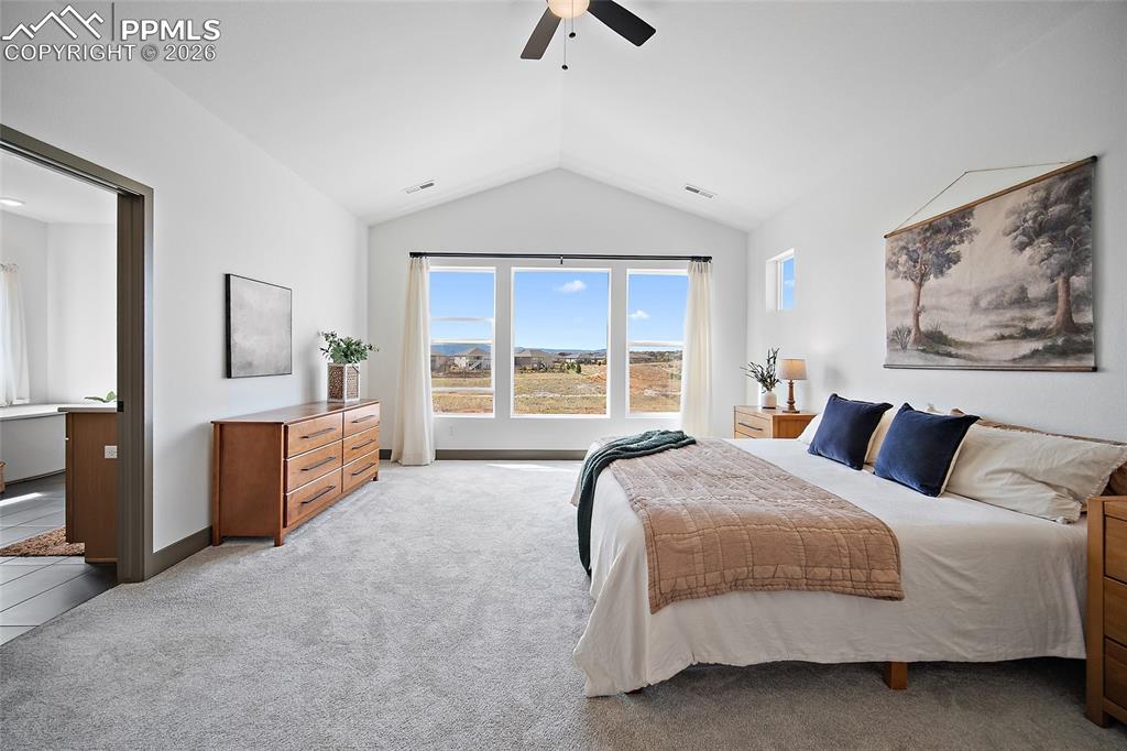 Image 18 of 35: Bedroom