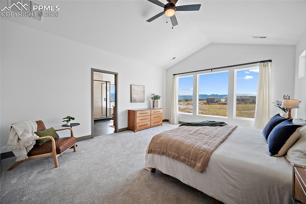 Image 19 of 35: Bedroom