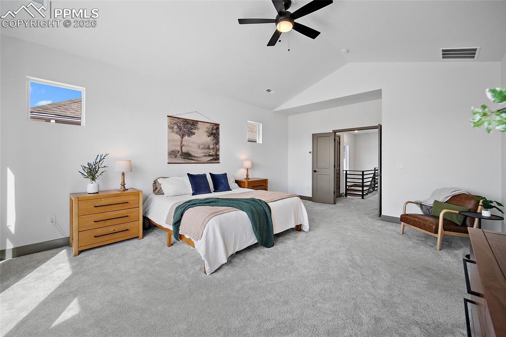 Image 20 of 35: Bedroom