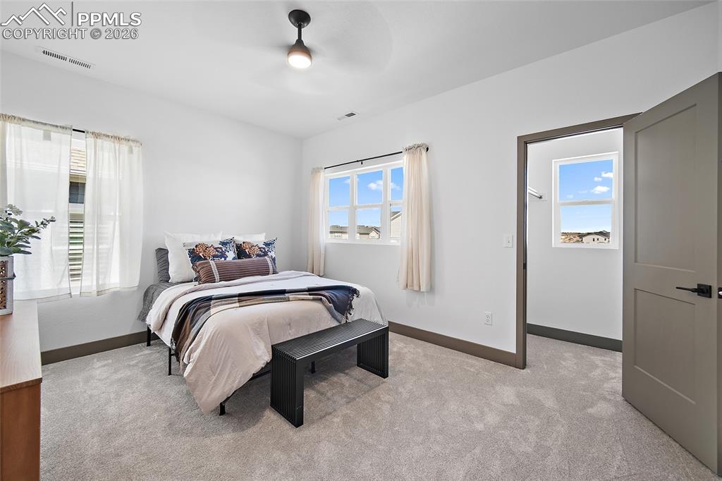 Image 25 of 35: Bedroom