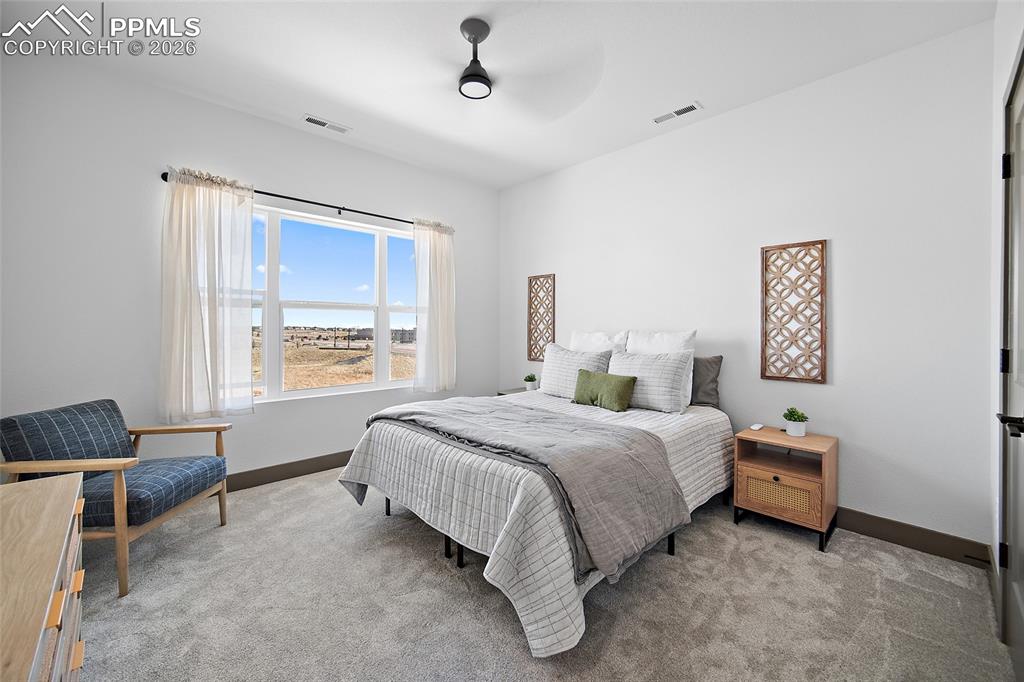 Image 26 of 35: Bedroom