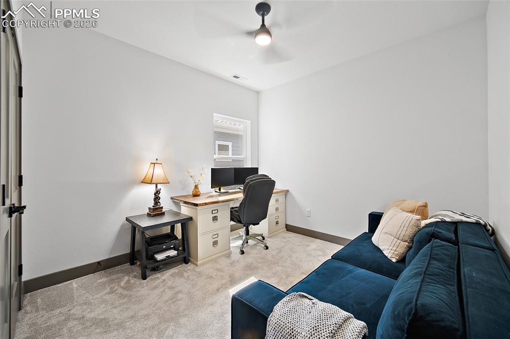 Image 28 of 35: Office