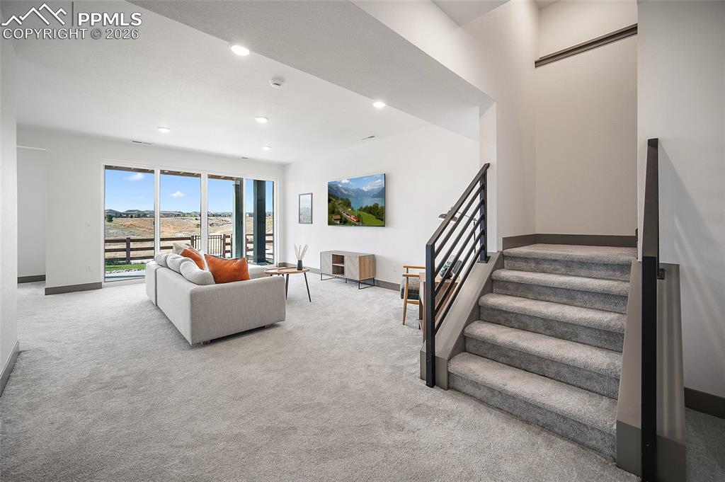 Image 29 of 35: Living Room