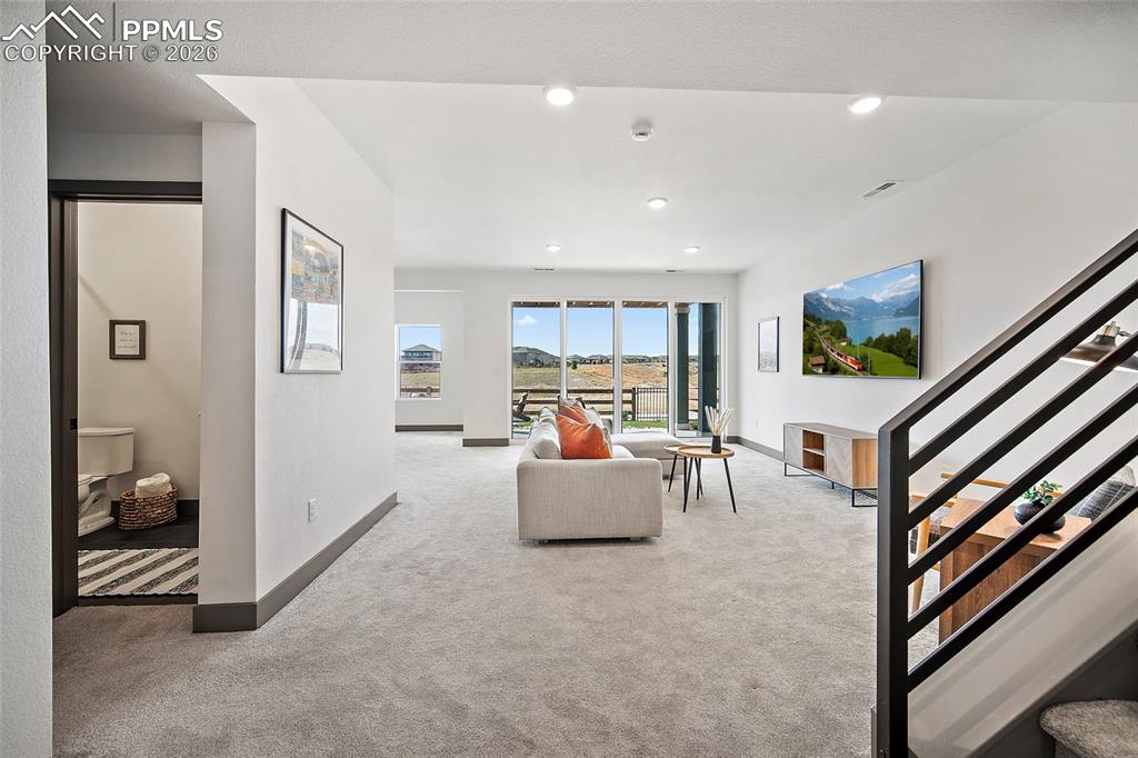 Image 30 of 35: Living Room