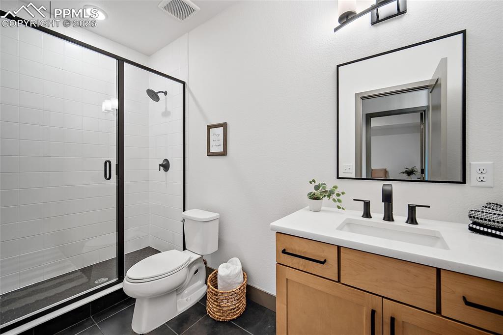 Image 31 of 35: Bathroom