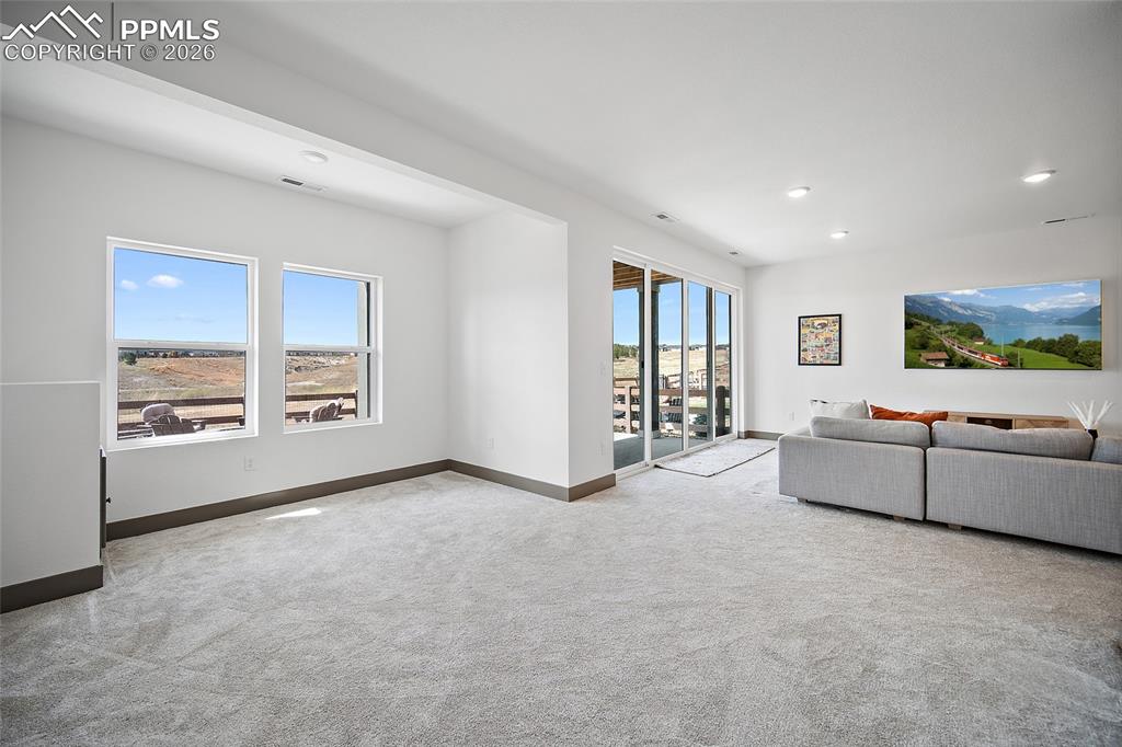 Image 33 of 35: Living Room