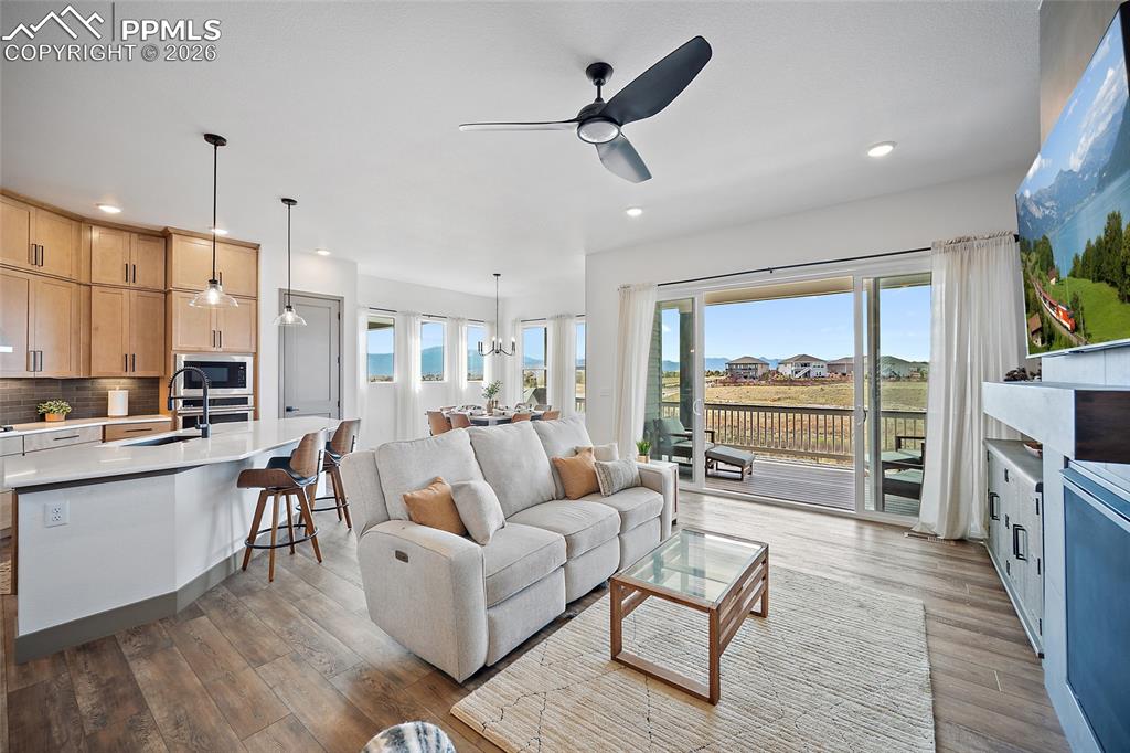 Image 5 of 35: Living Room