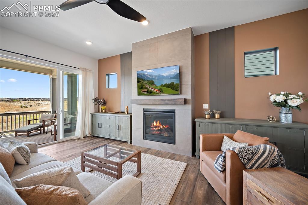 Image 6 of 35: Living Room