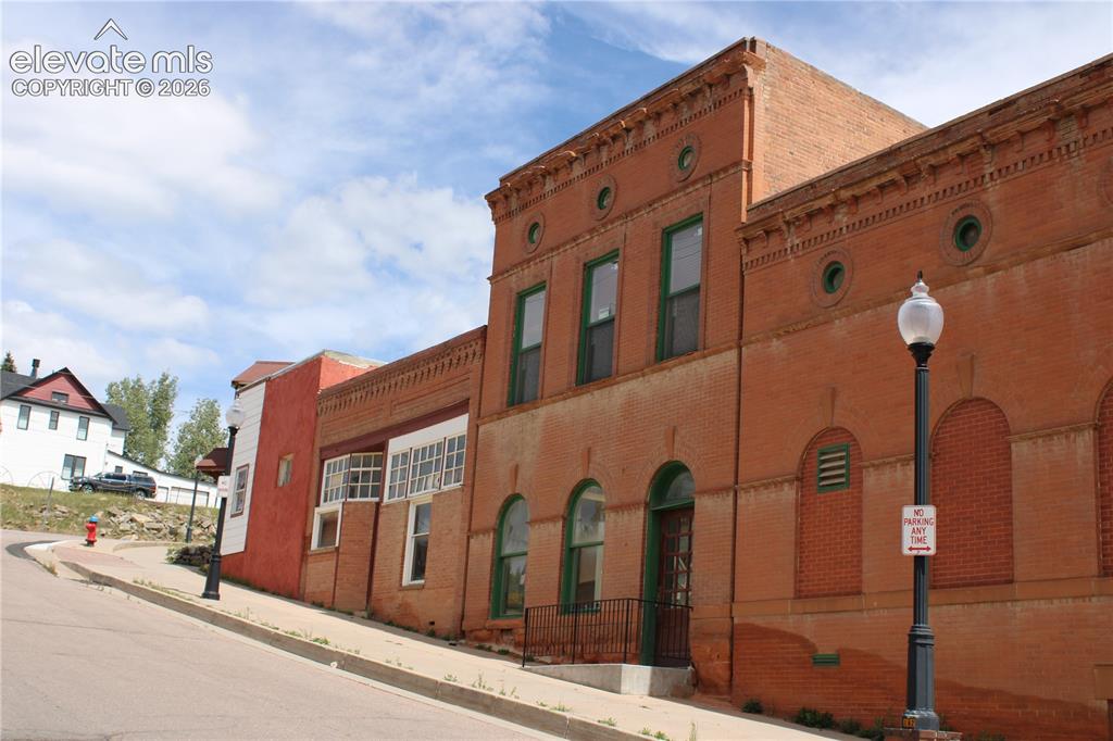 Caption: a mixed use property in the center of Cripple Creek