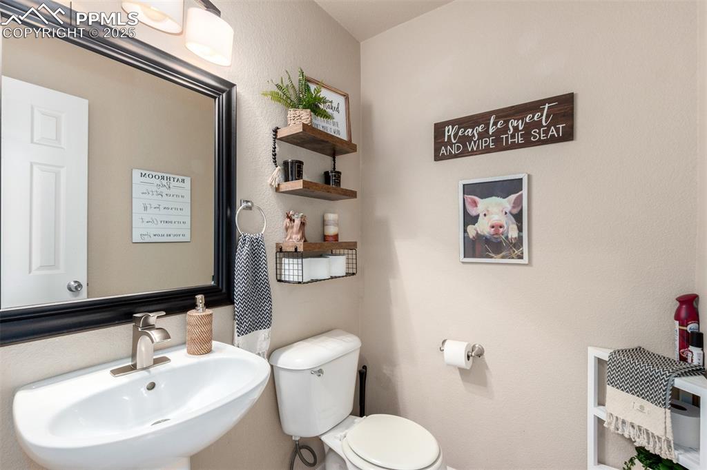 Image 14 of 37: Bathroom