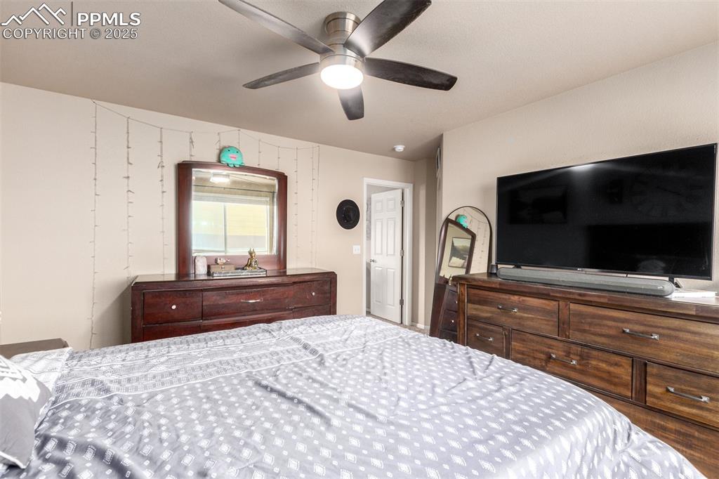 Image 20 of 37: Bedroom