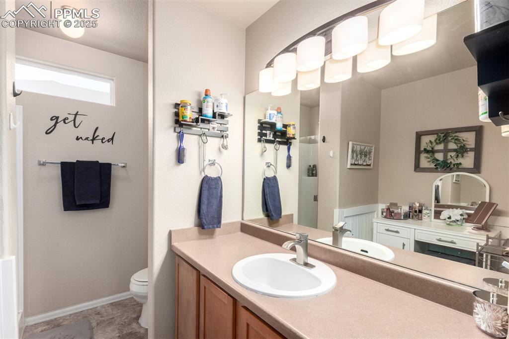 Image 22 of 37: Bathroom