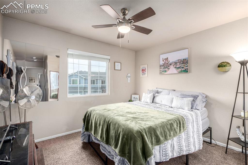 Image 25 of 37: Bedroom