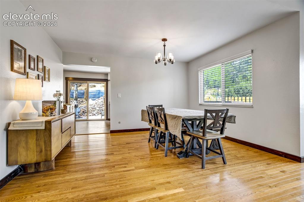 Image 10 of 48: Dining Area