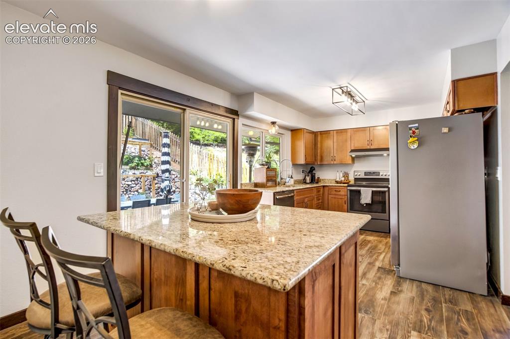 Image 13 of 48: Kitchen