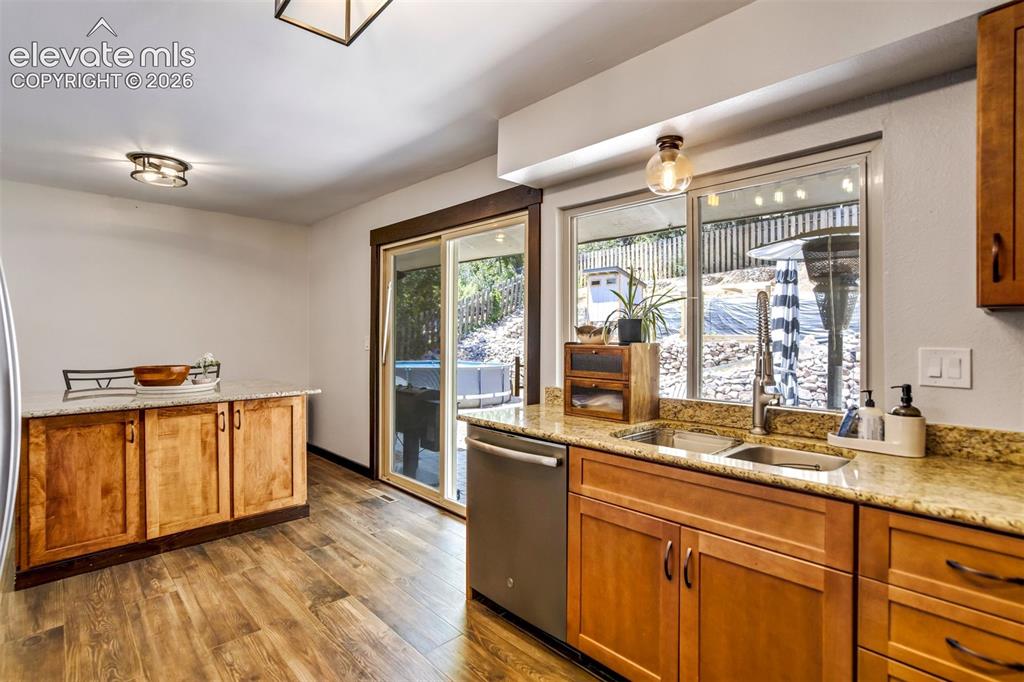 Image 15 of 48: Kitchen
