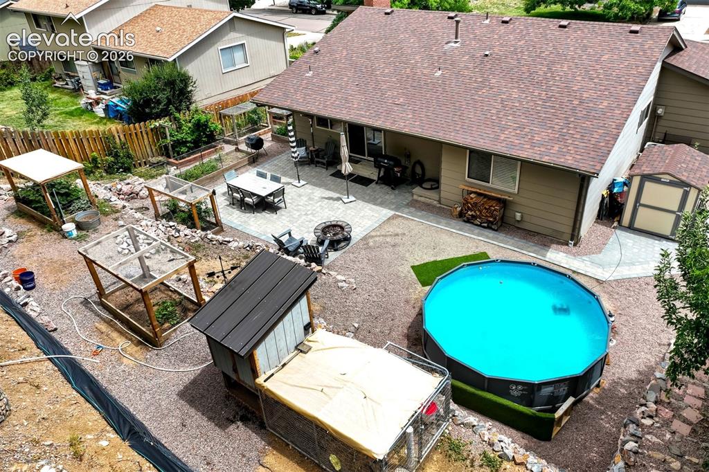 Image 43 of 48: Pool