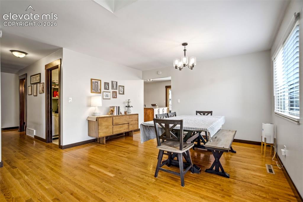 Image 9 of 48: Dining Area