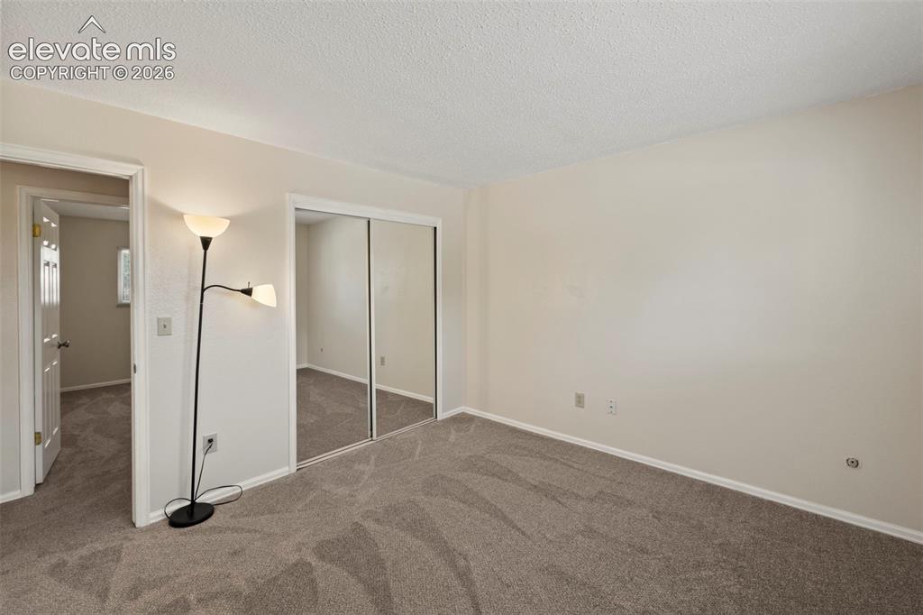 Image 14 of 50: Bedroom